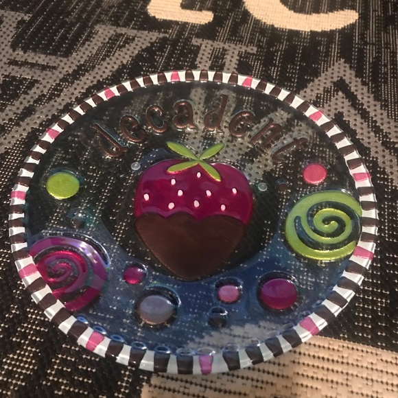 2009 Decadent 11" Glass Plate Chocolate Strawberry - Picture 4 of 16